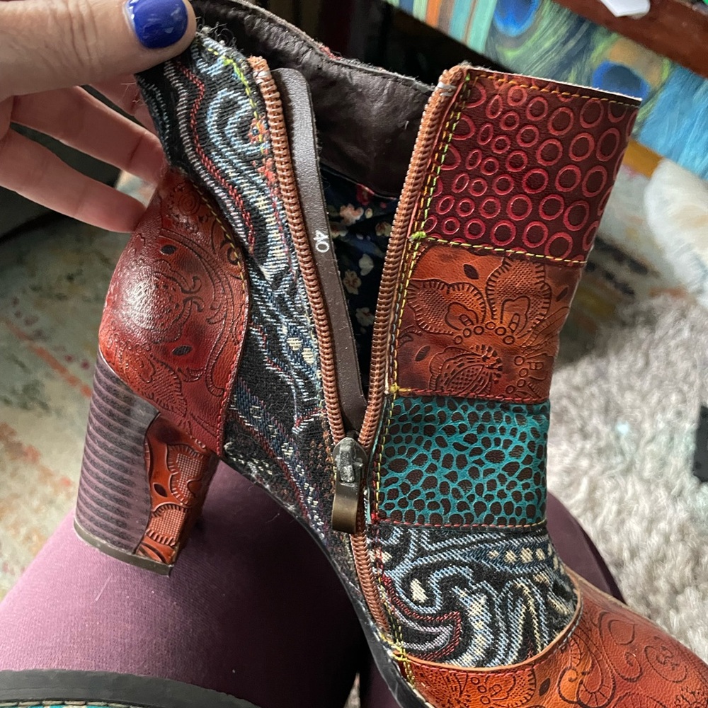 Stylish Patterned Ankle Boots - image 5